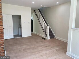 823 Hutton St in Philadelphia, PA - Building Photo