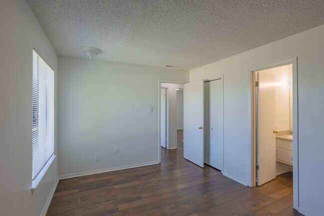 Coronado Apartments in Clinton, OK - Building Photo - Building Photo