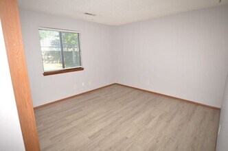 404 Sky Vue Dr-Unit -Unit B in Raymore, MO - Building Photo - Building Photo