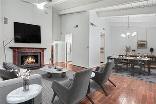 3813 Paces Ferry W in Atlanta, GA - Building Photo