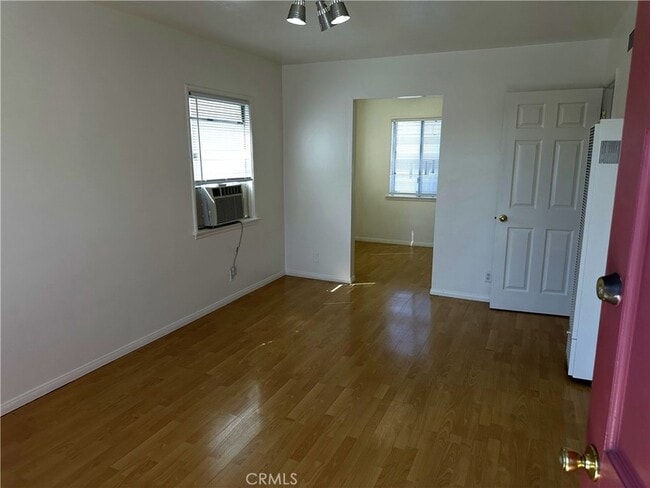 611 E Santa Anita Ave, Unit G in Burbank, CA - Foto de edificio - Building Photo