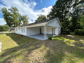 402 N Ash St in Springfield, GA - Building Photo - Building Photo