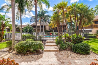 3075 Willow Green Dr in Sarasota, FL - Building Photo - Building Photo