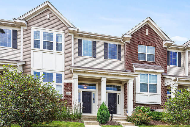 10619 W 153rd St in Orland Park, IL - Building Photo