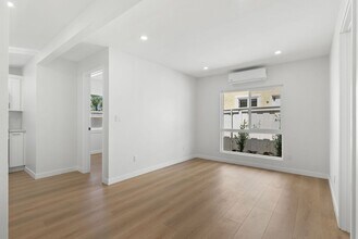 323 S Ditmar St in Oceanside, CA - Building Photo - Building Photo