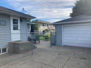 2420 S Myrtle St in Spokane, WA - Foto de edificio - Building Photo