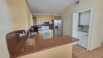 44 Gumbo Limbo Ave, Unit Upstairs in Key Largo, FL - Building Photo - Building Photo