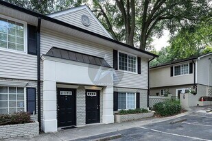 6940 Roswell Rd NE in Sandy Springs, GA - Building Photo