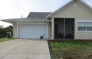 10365 Pendleton Ave in Englewood, FL - Building Photo