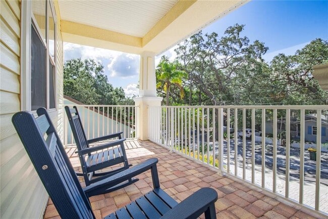 536 Ontario Ave in Palm Harbor, FL - Foto de edificio - Building Photo