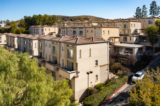 Bella Montagna in Woodland Hills, CA - Building Photo - Building Photo