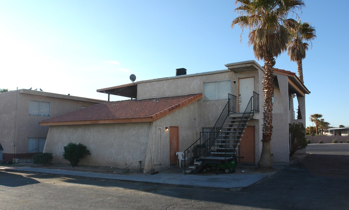 4890 W Twain Ave in Las Vegas, NV - Building Photo