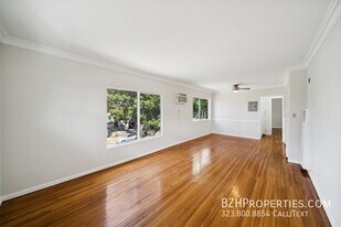 7571 Willoughby Ave in West Hollywood, CA - Building Photo
