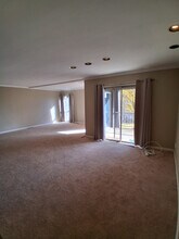 5 Stonehenge Cir, Unit #9 in Pikesville, MD - Foto de edificio - Building Photo