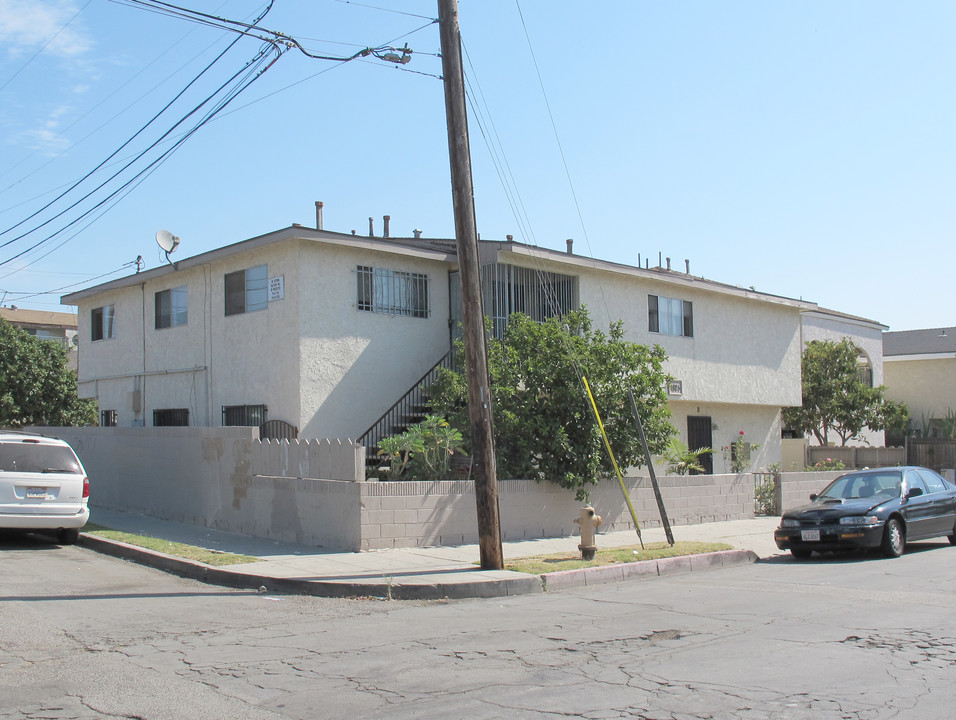 1025 E Hill St in Long Beach, CA - Foto de edificio