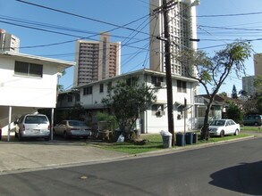 631 Hausten St in Honolulu, HI - Building Photo - Building Photo