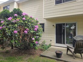 410 Emmett St in Bristol, CT - Building Photo