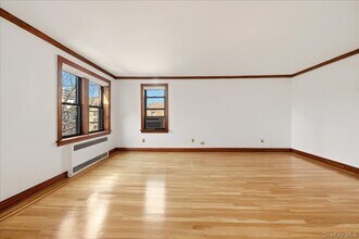 300 Main St in White Plains, NY - Foto de edificio - Building Photo