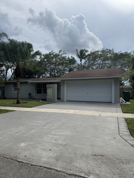 5125 SW 92nd Terrace in Cooper City, FL - Building Photo