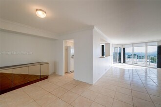 4000 Towerside Terrace in Miami, FL - Building Photo - Building Photo