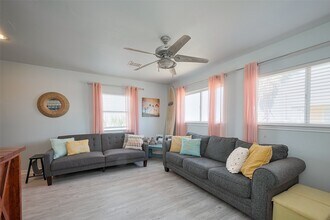 510 Oyster St in Surfside Beach, TX - Building Photo - Building Photo
