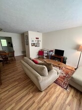 627 Whit Davis Rd in Athens, GA - Building Photo - Building Photo