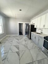 476 Kennedy Blvd, Unit 2R in Bayonne, NJ - Building Photo