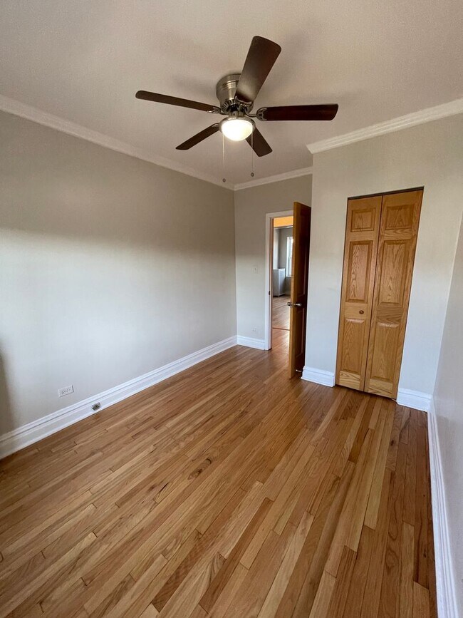 2837 N Sawyer Ave in Chicago, IL - Building Photo - Building Photo