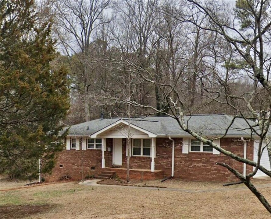 6090 King Arthur Dr in Douglasville, GA - Building Photo