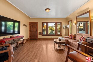 545 Norwich Dr in West Hollywood, CA - Building Photo