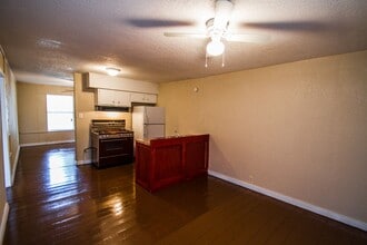 1315 Dawson St in San Antonio, TX - Building Photo - Building Photo