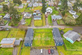 2831 NE Center St in Bremerton, WA - Building Photo - Building Photo