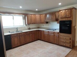 307 Wildwood Dr in Wappingers Falls, NY - Building Photo - Building Photo