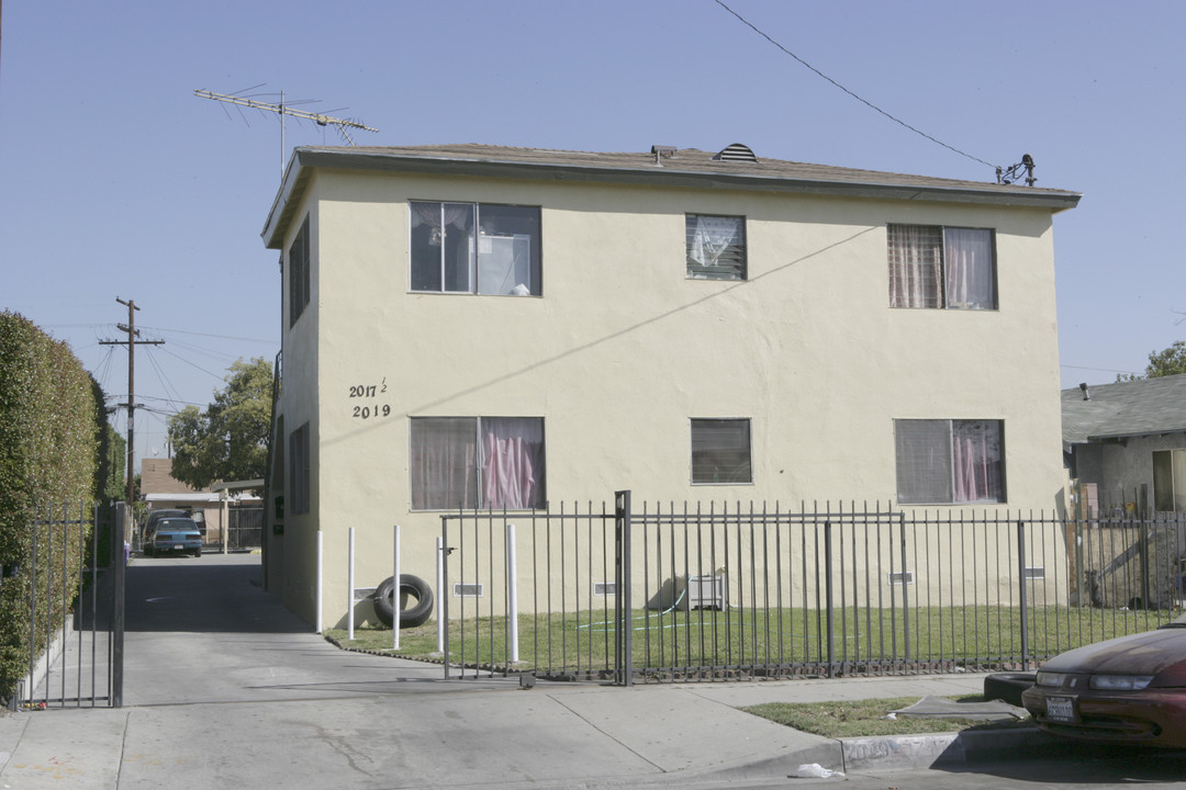 2019 77th St in Los Angeles, CA - Building Photo