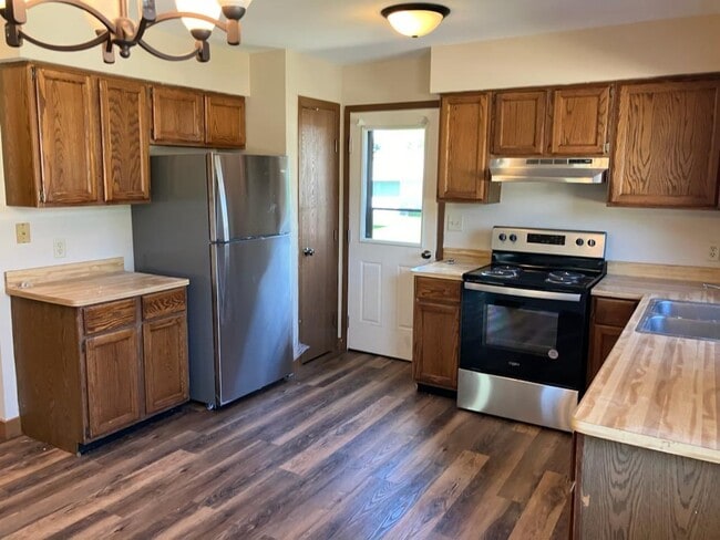 138 Marcella St in Oconomowoc, WI - Building Photo - Building Photo