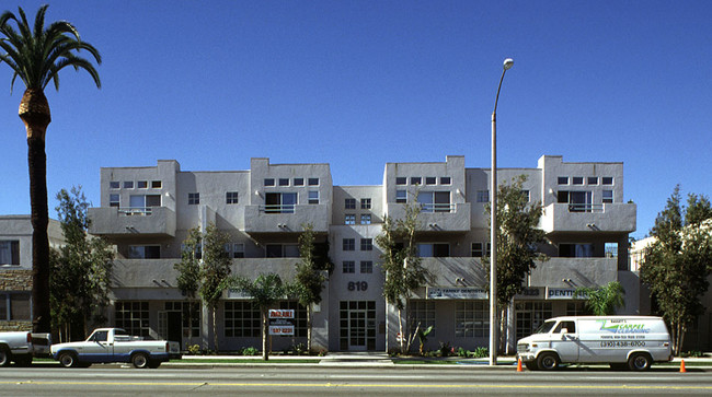 Chateau Marmont in Long Beach, CA - Building Photo - Building Photo