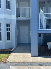 8326 Bernwood Cove Loop, Unit 901 in Ft. Myers, FL - Foto de edificio - Building Photo