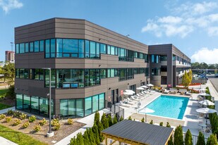 Forum Flats in Troy, MI - Building Photo