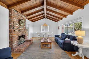 237 Avenida Montalvo in San Clemente, CA - Building Photo