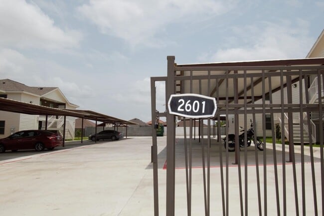 property at 2601 Lomas Del Sur Boulevard