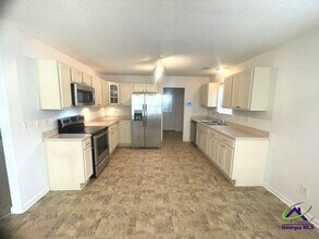 208 Apple Ct in Warner Robins, GA - Building Photo - Building Photo