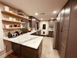 6205 S Rice Ave in Bellaire, TX - Building Photo - Building Photo