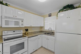 49 High Point Cir S in Naples, FL - Building Photo - Building Photo