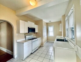 3 Washburn Ter, Unit 3 in Brookline, MA - Building Photo