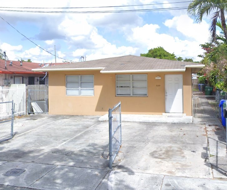 2337 NW 29th St in Miami, FL - Building Photo