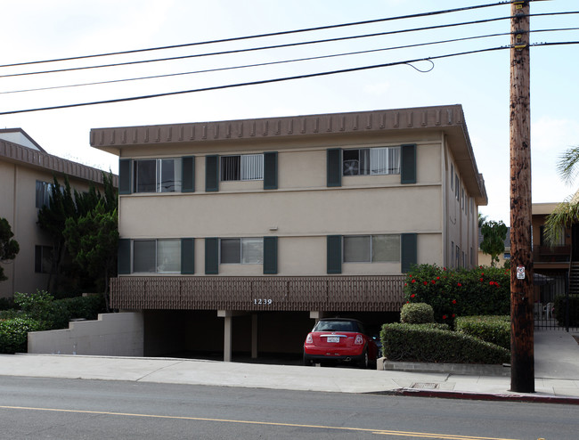 Robinson Avenue Apartments in San Diego, CA - Building Photo - Building Photo