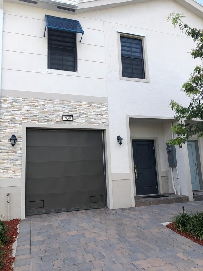 939 NW 3rd Ter in Pompano Beach, FL - Building Photo - Building Photo