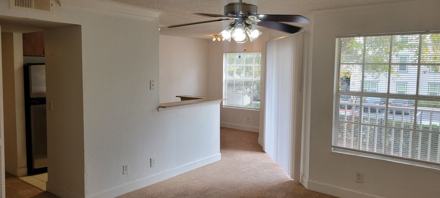 11574 Westwood Blvd in Orlando, FL - Foto de edificio