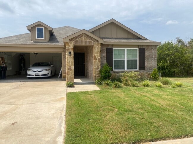 1708 Village Creek Ln in Denton, TX - Foto de edificio - Building Photo