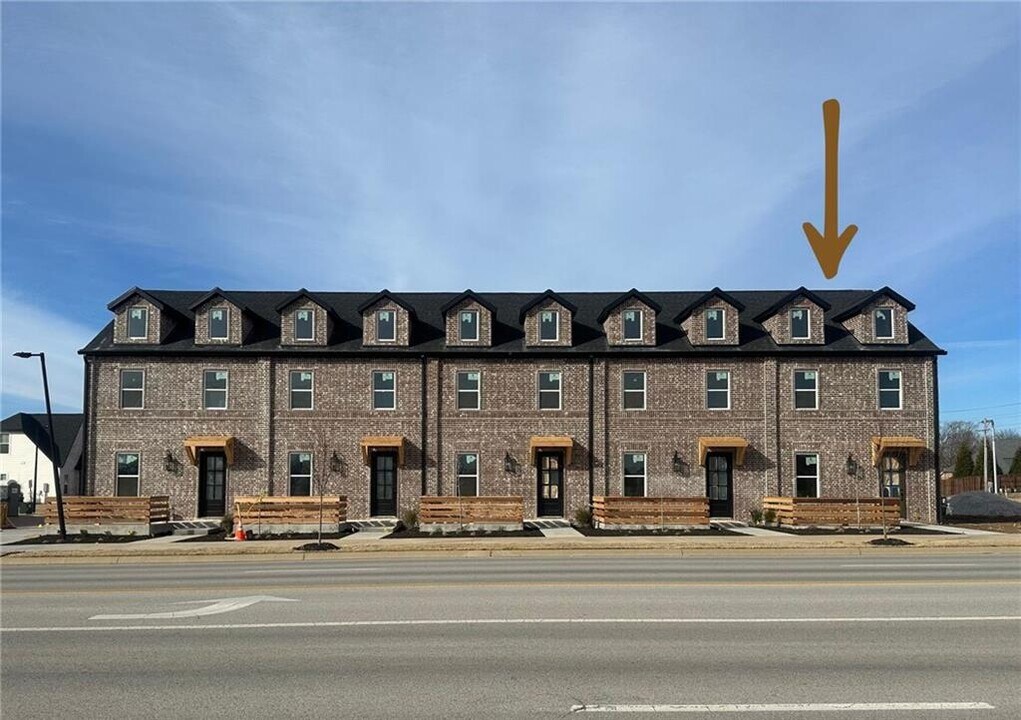 5902 S Bellview Rd in Rogers, AR - Building Photo